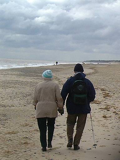 dscf0017.jpg - Grandparents. Heading out along the beach at Winterton.